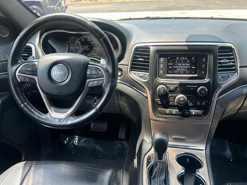 Used 2017 Jeep Grand Cherokee Limited image 29