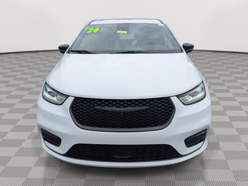 Used 2024 Chrysler Pacifica Limited FWD image 8
