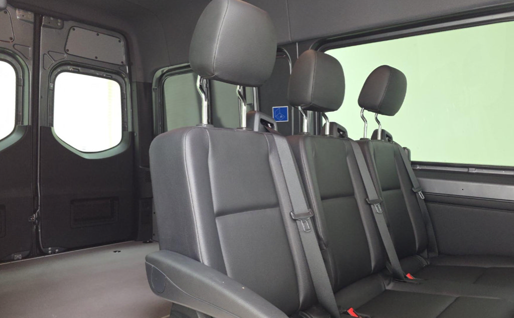Used 2024 Mercedes-Benz Sprinter 2500 image 13