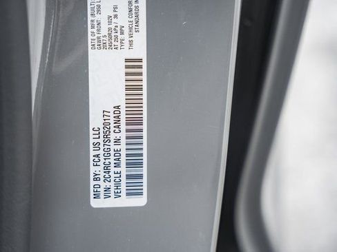 Used 2025 Chrysler Pacifica Limited image 50