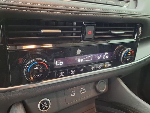 Used 2022 Nissan Rogue SV FWD image 6