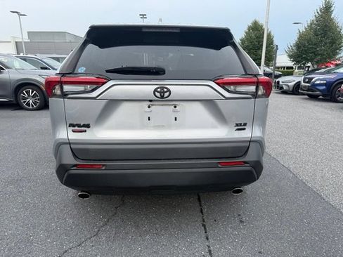 Used 2021 Toyota RAV4 XLE w/ Convenience Package AWD/4WD image 11