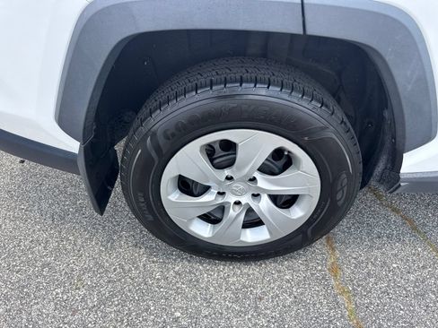 Used 2019 Toyota RAV4 LE w/ Carpet Mat Package FWD image 17