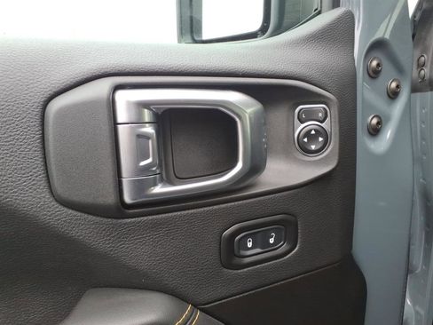 Used 2025 Jeep Wrangler Unlimited Sahara image 6