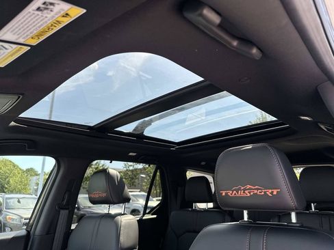 Used 2025 Honda Pilot TrailSport image 27