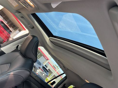 Certified 2024 Toyota Highlander XLE image 31