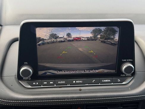 Used 2024 Nissan Rogue S AWD/4WD image 18