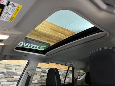 Used 2018 Toyota RAV4 XLE AWD/4WD image 31