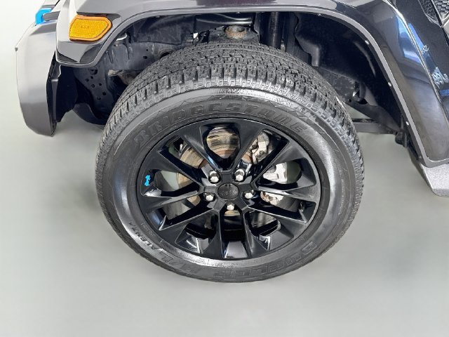 Used 2022 Jeep Wrangler Unlimited Sahara w/ Cold Weather Group AWD/4WD image 38