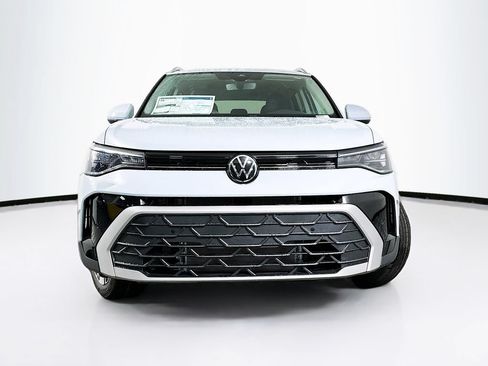 Used 2025 Volkswagen Taos SE w/ Panoramic Sunroof Package AWD/4WD image 5