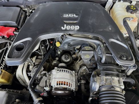 Used 2018 Jeep Wrangler Unlimited Sport S image 39