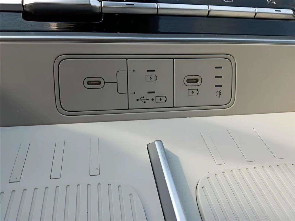 Used 2025 Hyundai Santa Fe SEL FWD image 12