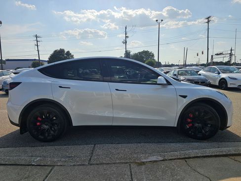 Used 2024 Tesla Model Y Long Range AWD/4WD image 6