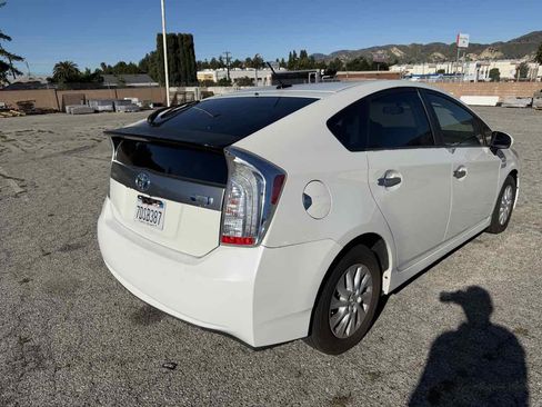 Used 2014 Toyota Prius Plug-In Hybrid image 6