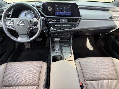 Used 2022 Lexus ES 300h w/ Premium Package FWD image 2
