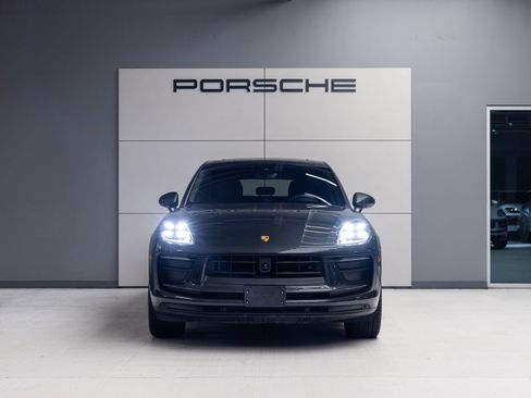 Certified 2024 Porsche Macan AWD/4WD image 10