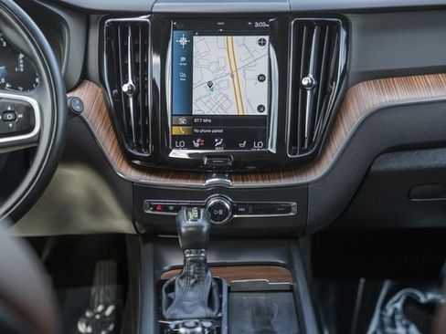 Used 2021 Volvo XC60 T5 Momentum w/ Advanced Package AWD/4WD image 22