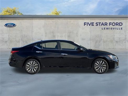 Used 2023 Nissan Altima 2.5 SV image 4