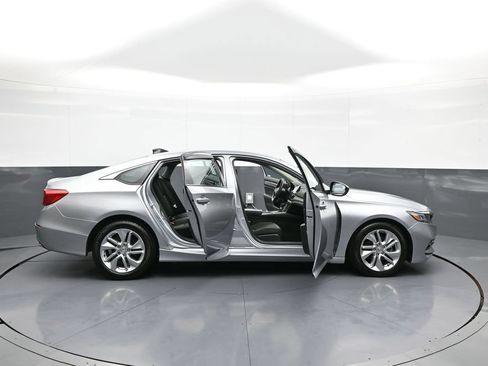 Used 2018 Honda Accord LX image 40