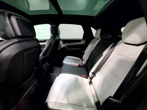 New 2026 Porsche Cayenne image 27
