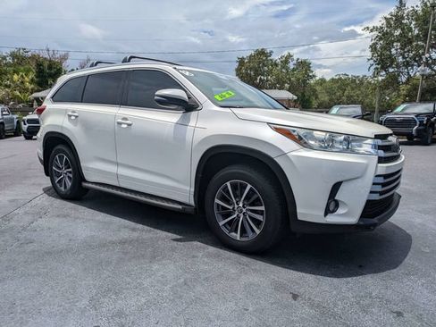 Used 2018 Toyota Highlander XLE FWD image 2