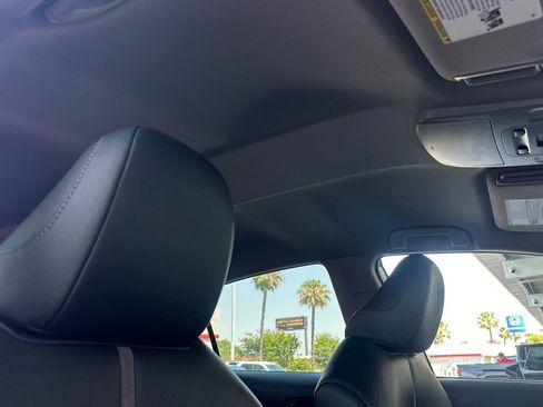 Certified 2019 Toyota Camry SE image 15