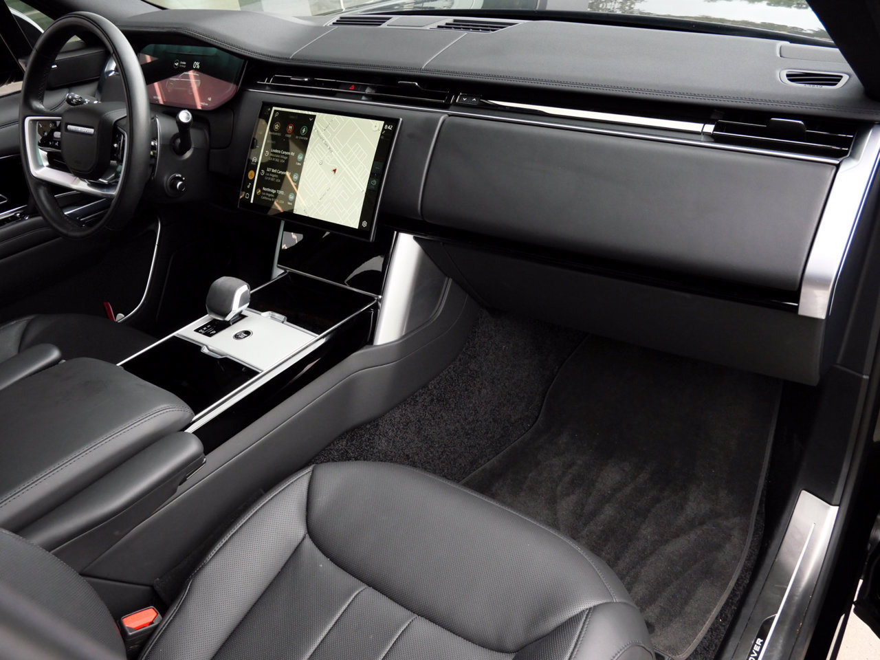 Used 2025 Land Rover Range Rover SE AWD/4WD image 21