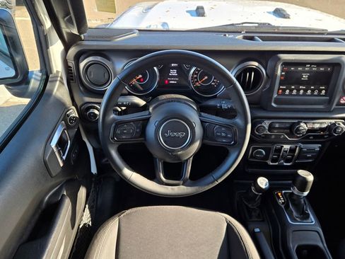 Used 2023 Jeep Gladiator Sport AWD/4WD image 12