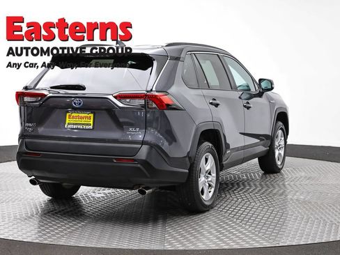 Used 2021 Toyota RAV4 XLE AWD/4WD image 5