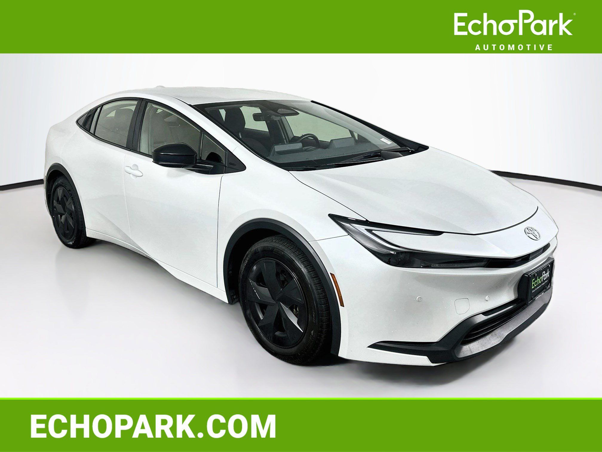 Used 2025 Toyota Prius LE FWD image 1