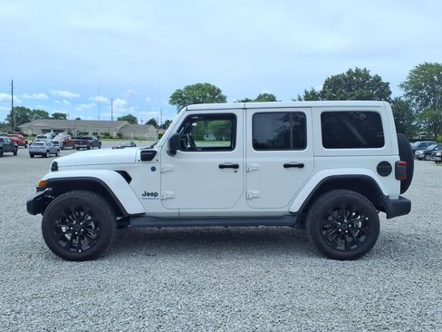 Used 2025 Jeep Wrangler Unlimited Sahara AWD/4WD image 12