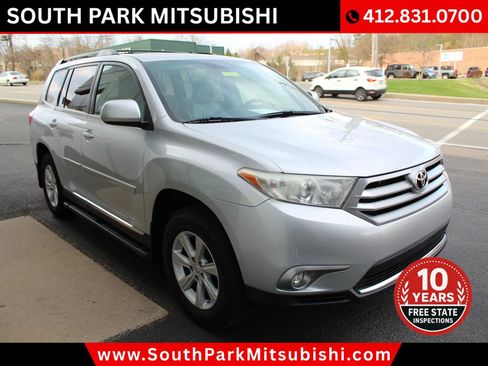 Used 2011 Toyota Highlander SE w/ Tow Pkg image 5