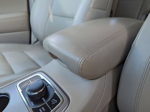 Used 2021 Jeep Grand Cherokee Limited AWD/4WD image 25