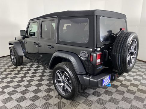Used 2024 Jeep Wrangler Unlimited w/ Convenience Group AWD/4WD image 9