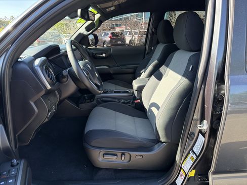 Used 2020 Toyota Tacoma TRD Sport image 19