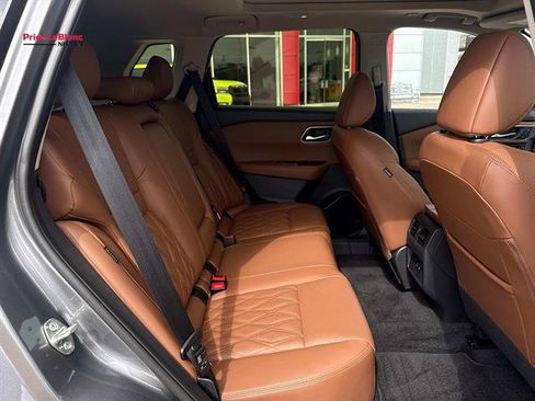 Used 2025 Nissan Rogue Platinum AWD/4WD image 9