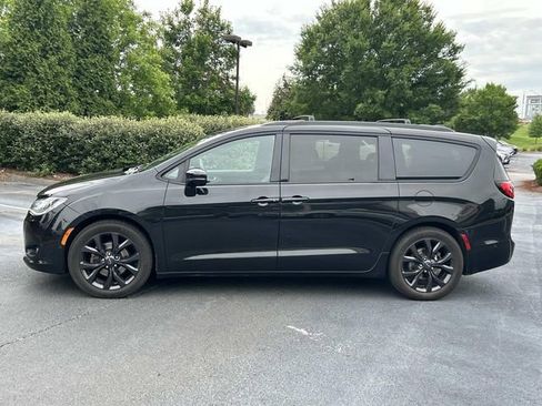 Used 2018 Chrysler Pacifica Limited w/ Advanced Safetytec Group FWD image 7