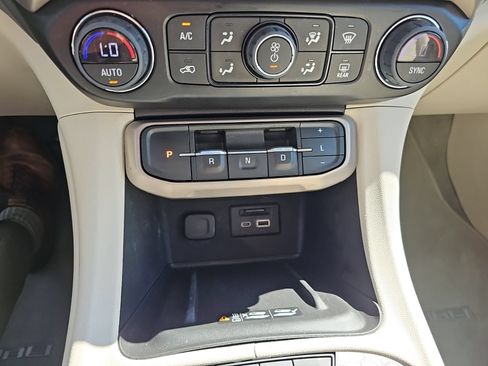 Used 2023 GMC Acadia Denali w/ Denali Ultimate Package AWD/4WD image 22