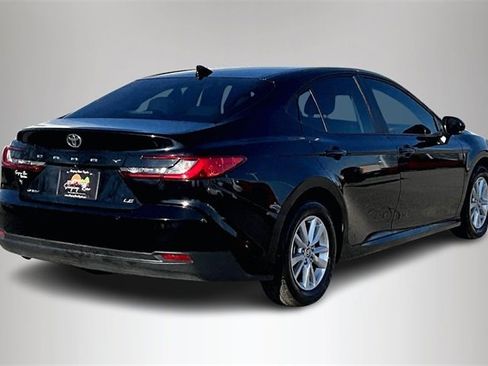 Used 2025 Toyota Camry LE image 5