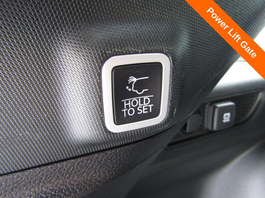 Used 2025 Jeep Grand Cherokee Altitude AWD/4WD image 17