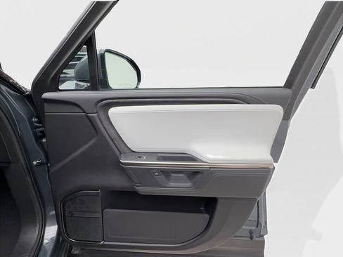 Used 2025 Rivian R1S Adventure AWD/4WD image 35