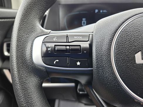 Used 2025 Kia Sportage LX FWD image 19