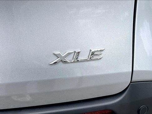Used 2025 Toyota Sienna XLE FWD image 10