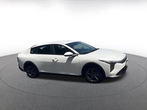 Used 2026 Kia K4 FWD image 2