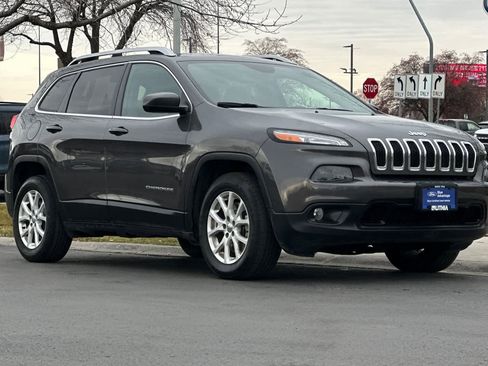 Used 2018 Jeep Cherokee Latitude Plus w/ Cold Weather Group image 9