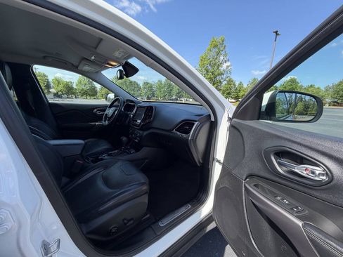 Used 2019 Jeep Cherokee Limited AWD/4WD image 18
