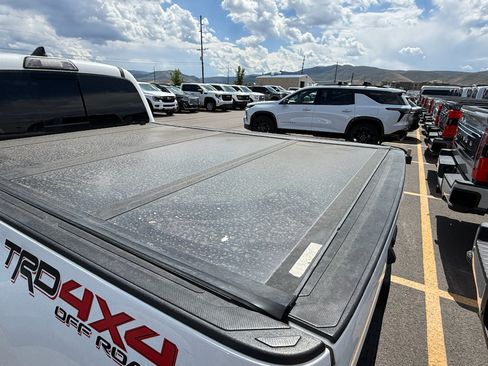 Used 2019 Toyota Tacoma TRD Off-Road w/ Technology Package AWD/4WD image 7