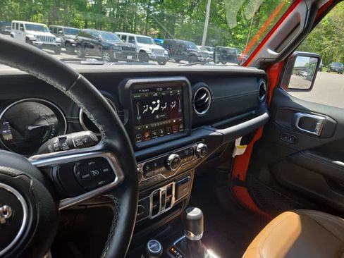 Used 2023 Jeep Wrangler Unlimited Sahara w/ Cold Weather Group AWD/4WD image 24