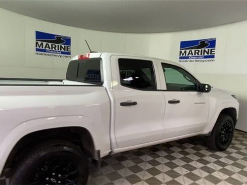 Used 2023 Chevrolet Colorado W/T image 2