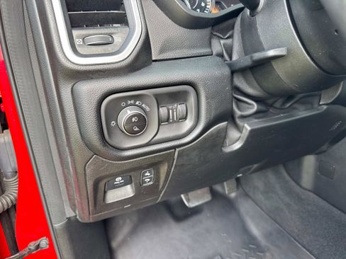 Used 2019 RAM 1500 Big Horn AWD/4WD image 33